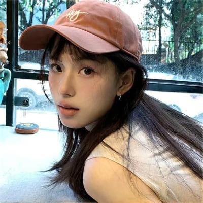 校服的裙摆